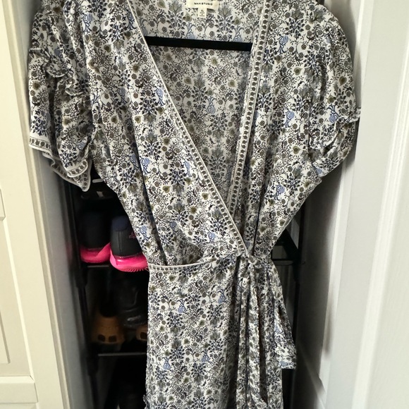 Excellent condition dress for women size 6,8,10 very good prices. - Picture 6 of 13